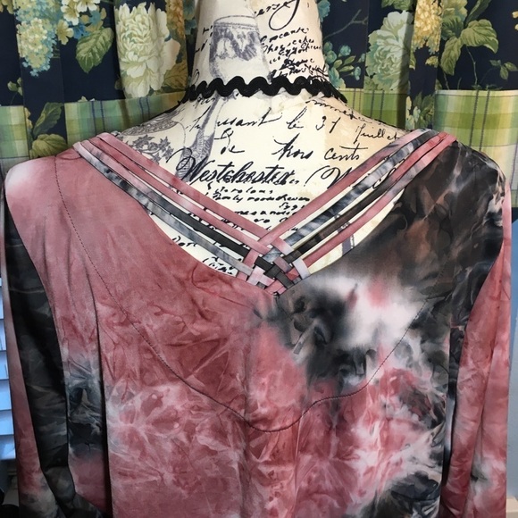 Unity woman oversized v sleeve with braided back top - Picture 9 of 10